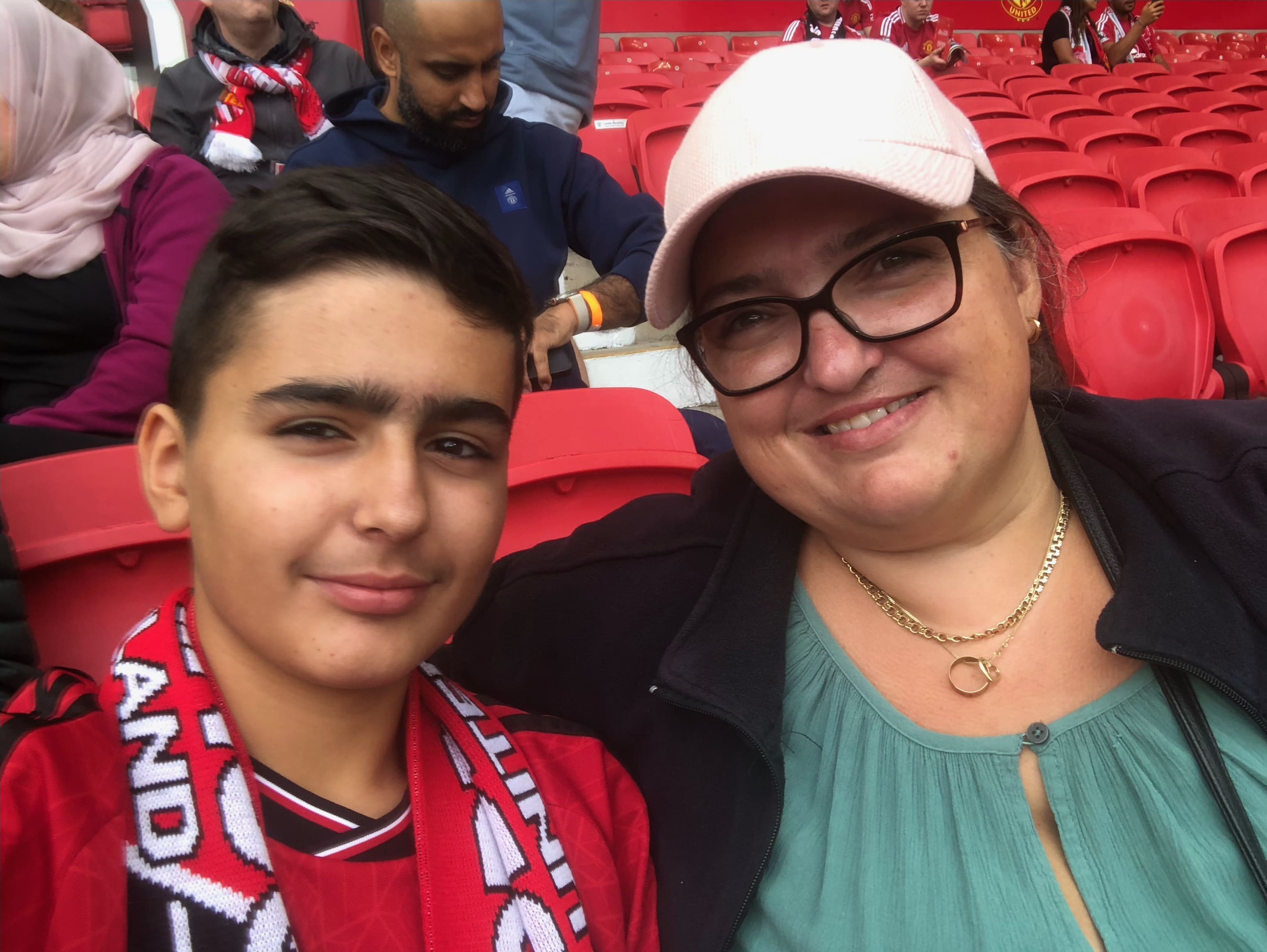 Oskar og Camila på fodboldtur